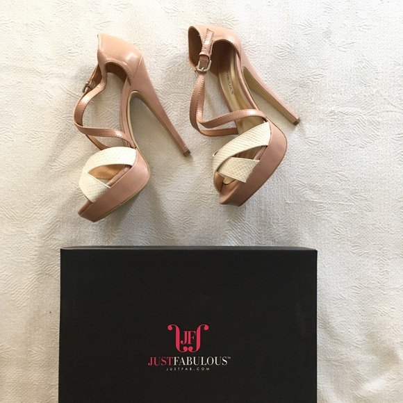 Just Fabulous size 9 shoes. Tawney design, color nude. Like new condition. - Picture 6 of 12